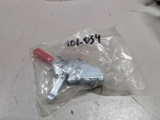 101-034КВ. Зажим механический с вертикальной ручкой GH-12050-SM — артикул 101-034